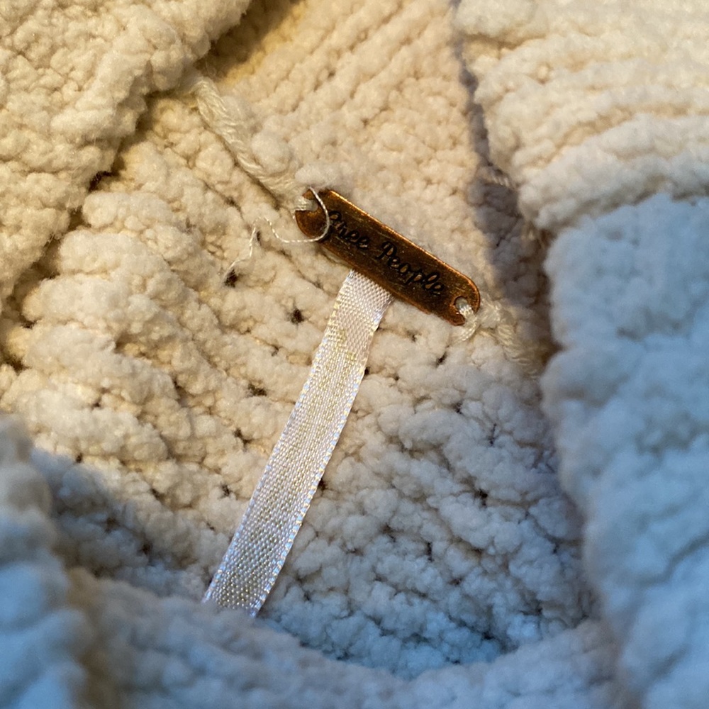 FREE PEOPLE SWEATER - Picture 2 of 3